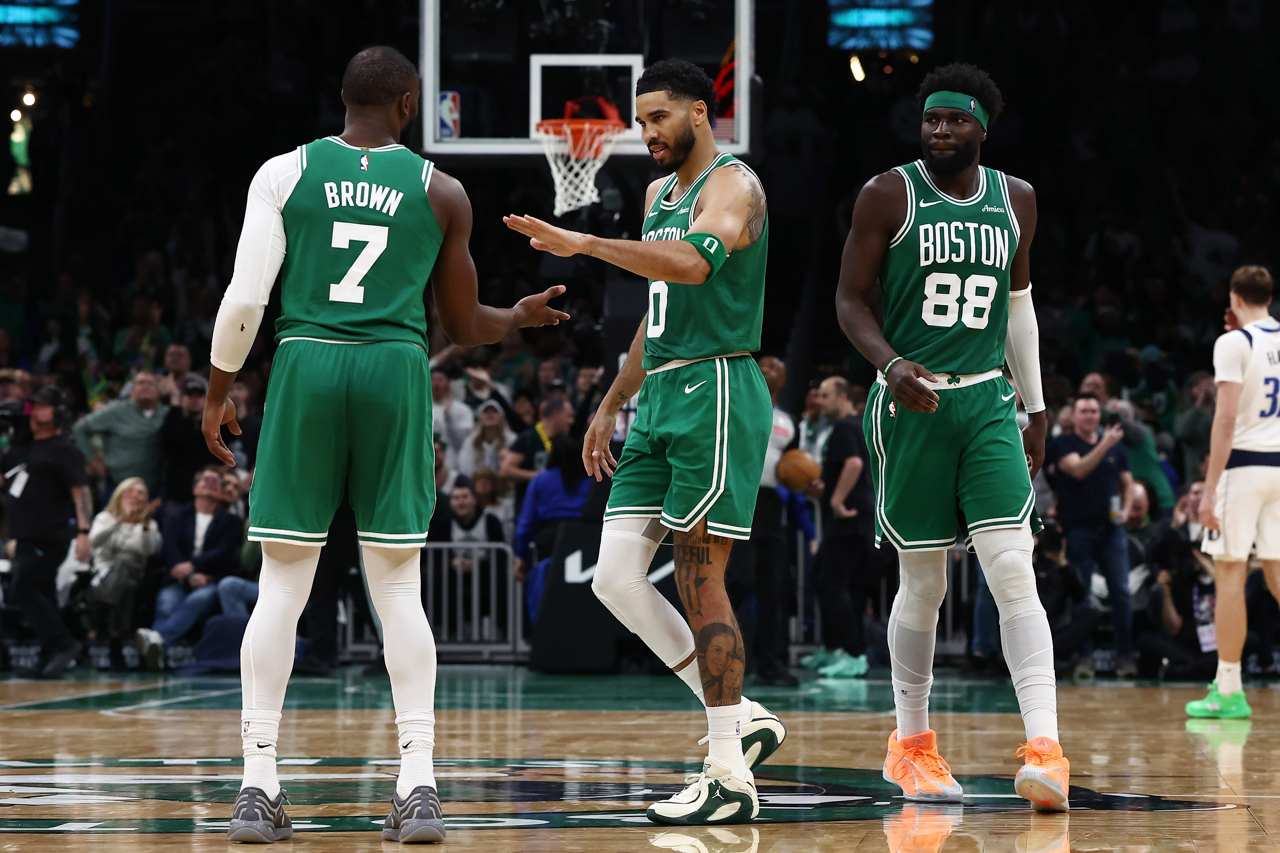 九游官网-NBA彩经：二番战火箭复仇湖人 绿军主场小胜勇士 快船擒下鹈鹕